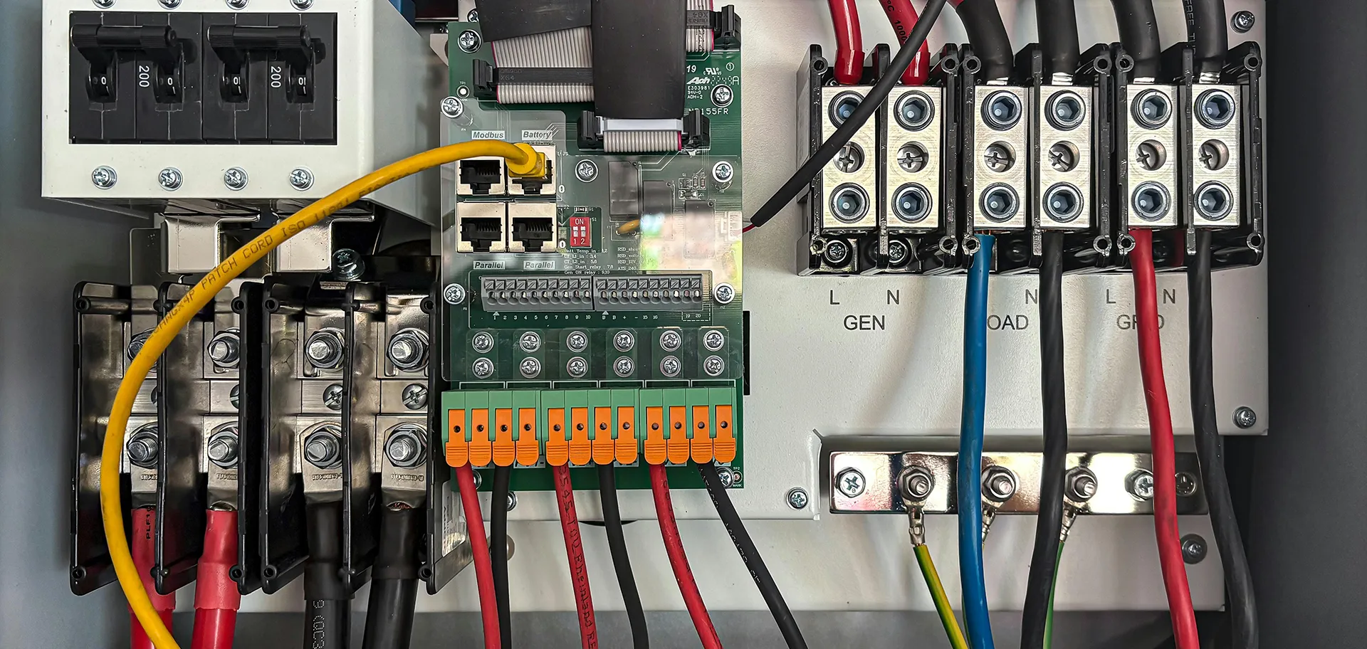 Cuadro eléctrico de vivienda revisado por electricista profesional en Igualada como parte de una revisión eléctrica urgente